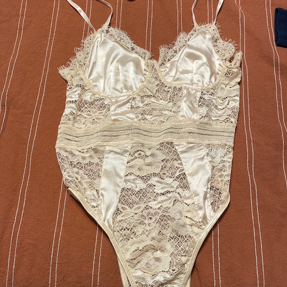 Lace body suit